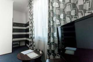 Отель Sunlit Ивано-Франковск Номер-студио с кроватью размера "king-size" и диван-кроватью-2