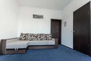Отель Sunlit Ивано-Франковск Номер-студио с кроватью размера "king-size" и диван-кроватью-4